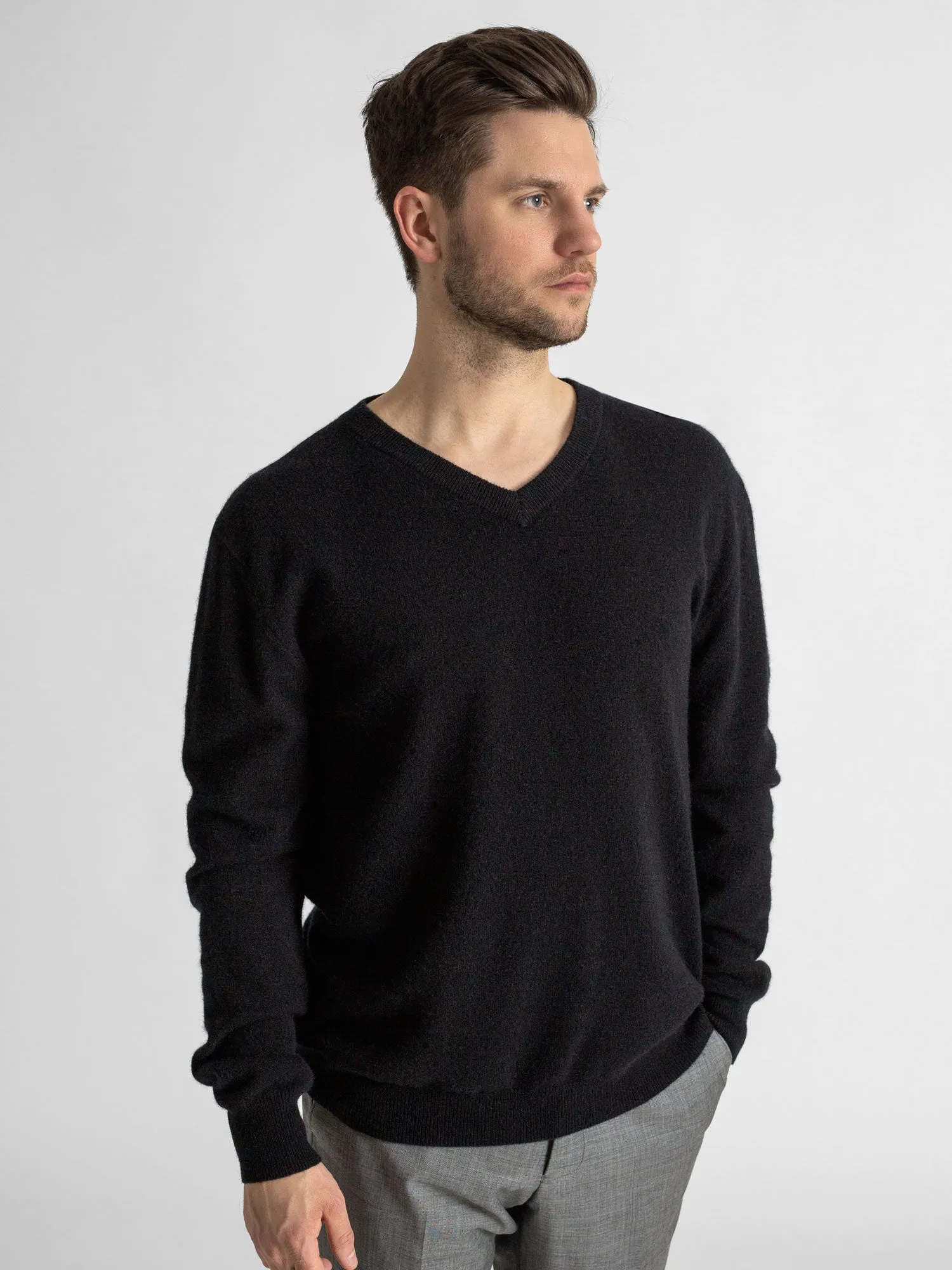 Cashmere sweater men "V-neck" - black