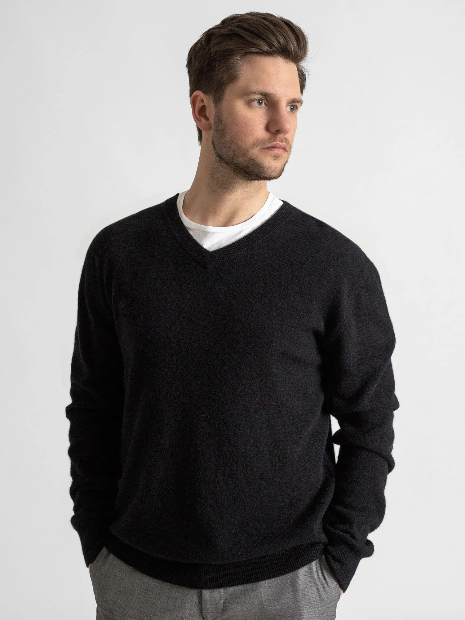 Cashmere sweater men "V-neck" - black