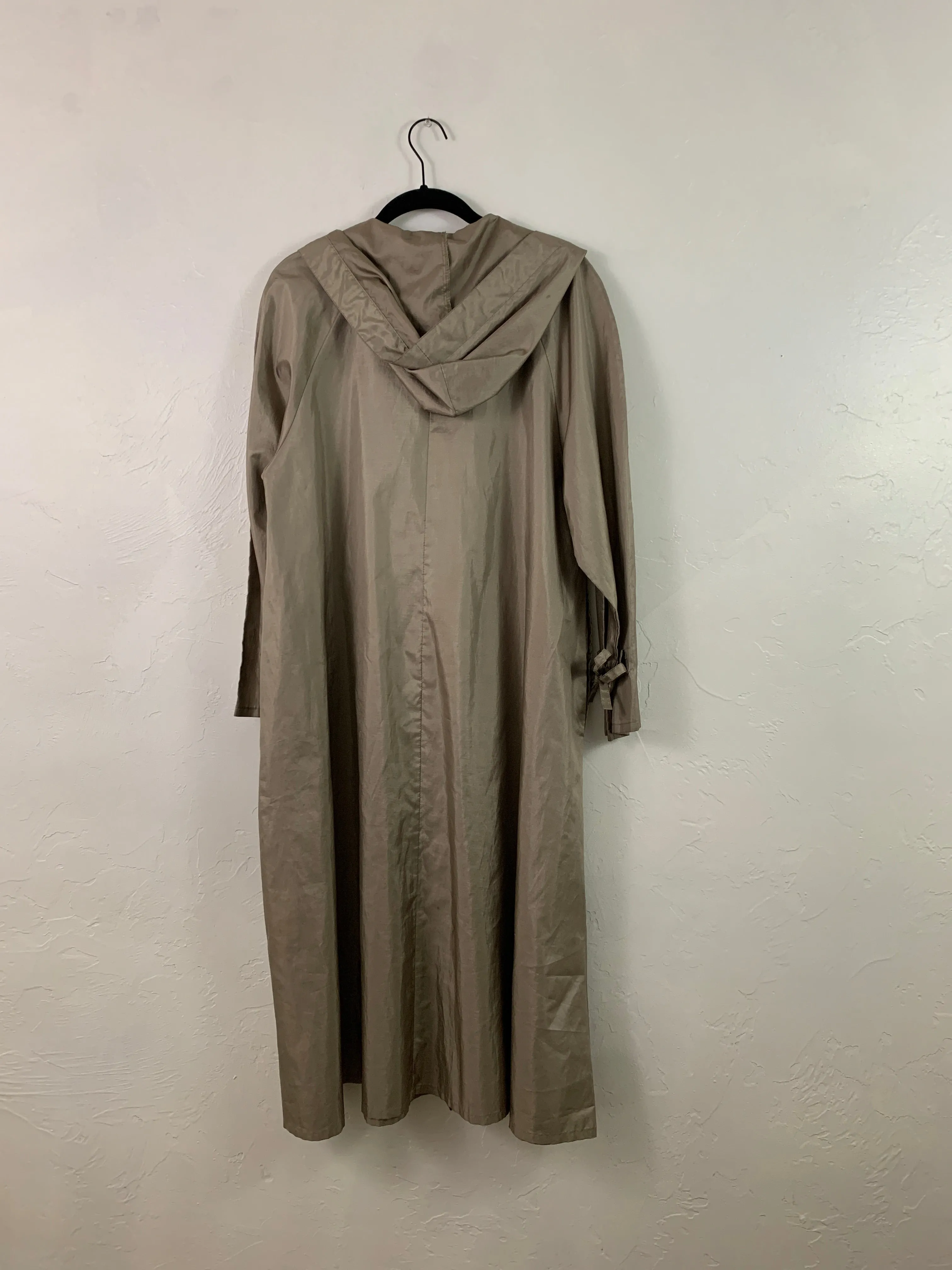 Tan trench