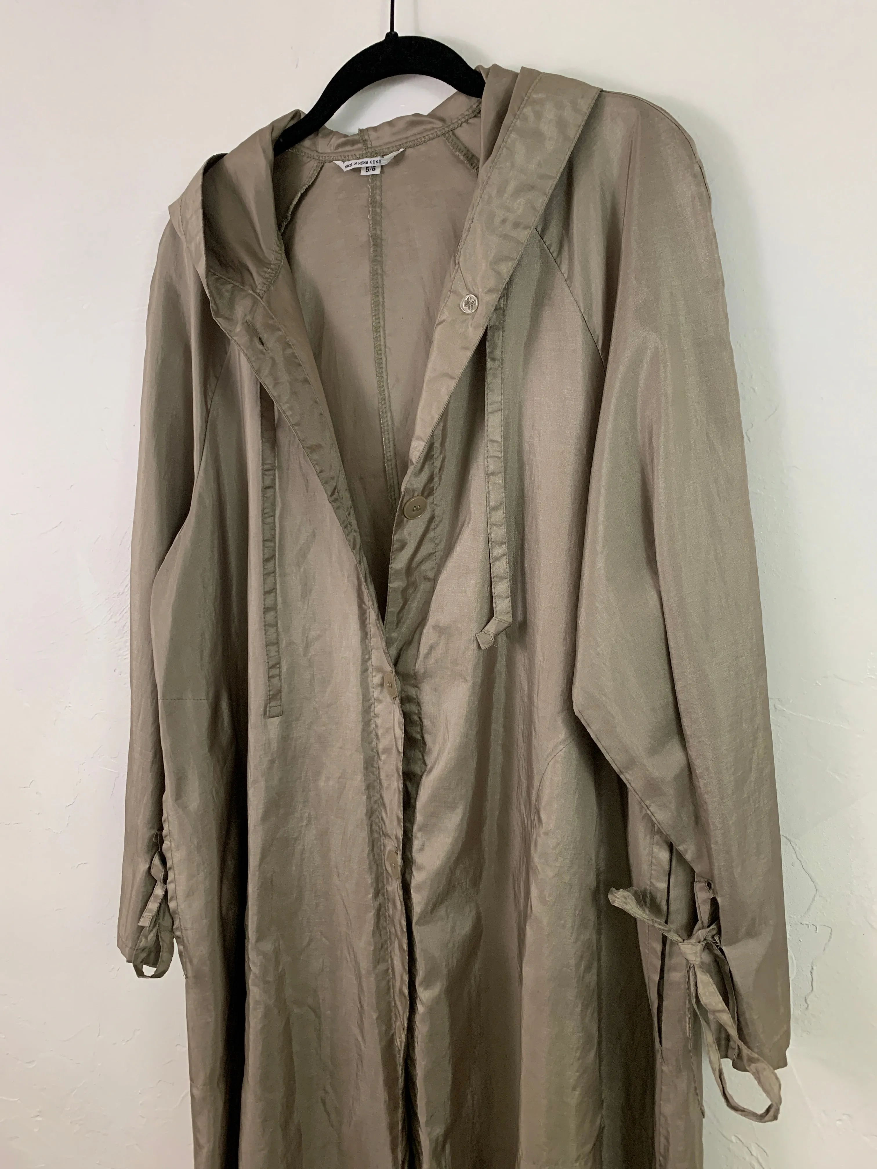 Tan trench