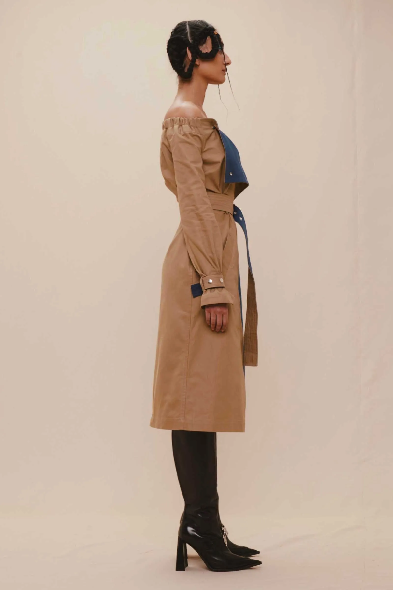 Thebe Magugu- Off Shoulder Bi-Color Trench Coat: Beige/Blue