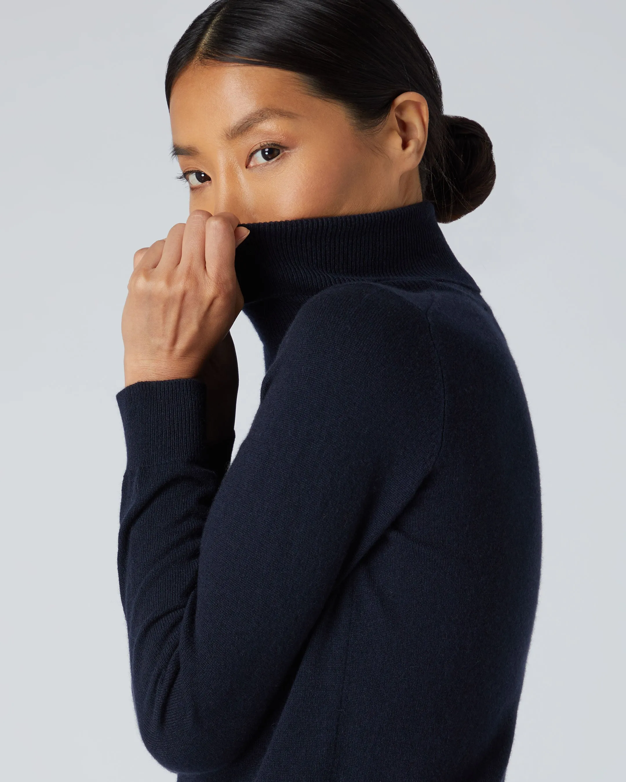 Women's Luna Roll Neck Cashmere Jumper Navy Blue