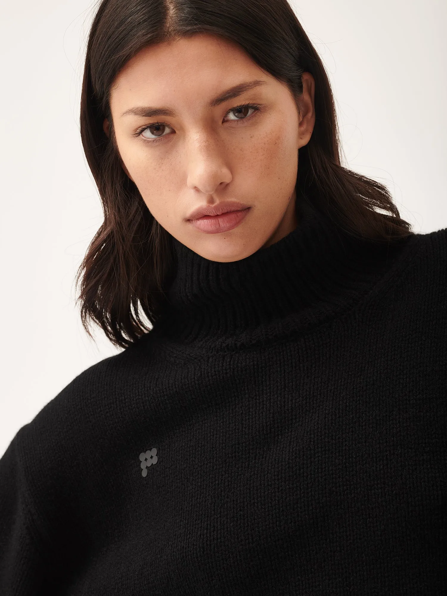 Women's Recycled Cashmere Turtleneck Sweater—black